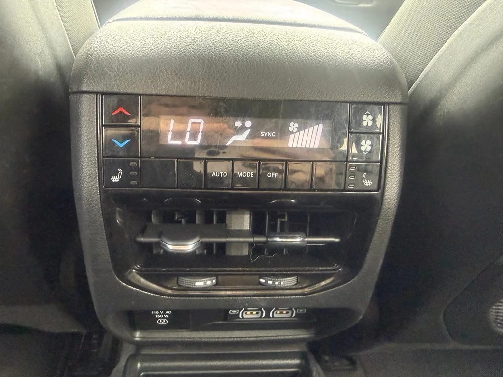Used 2023 White Jeep Limited image 35