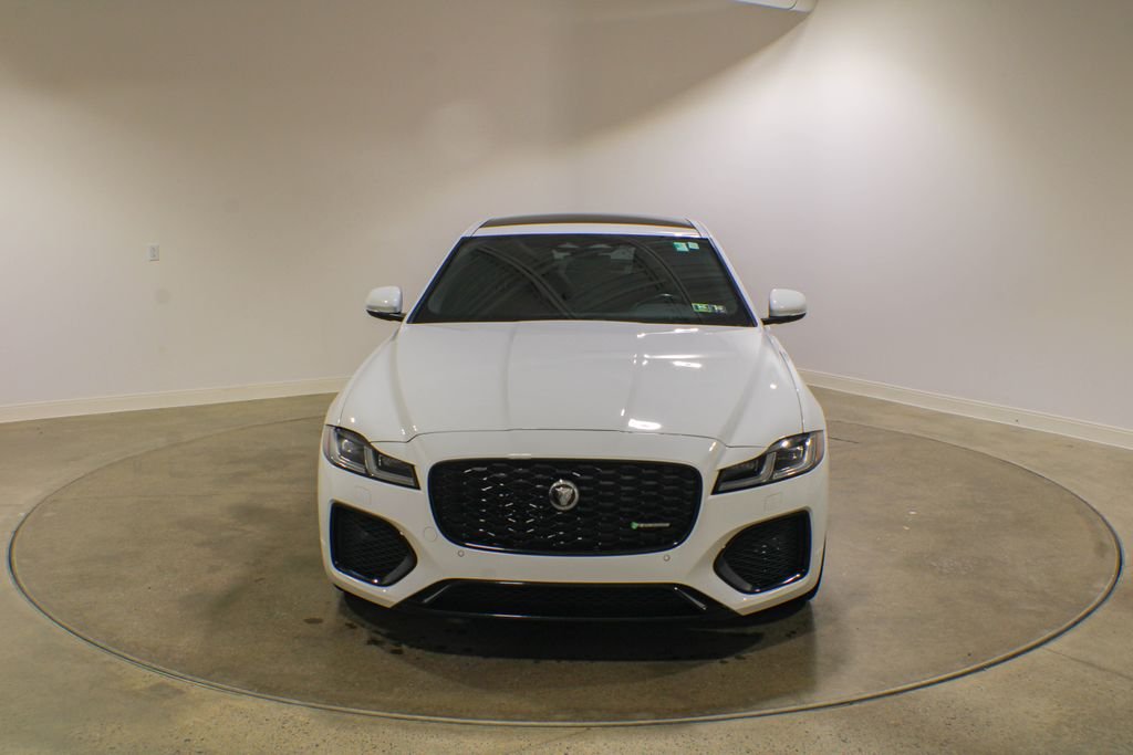 Used 2022 Fuji White Jaguar R-Dynamic SE image 9