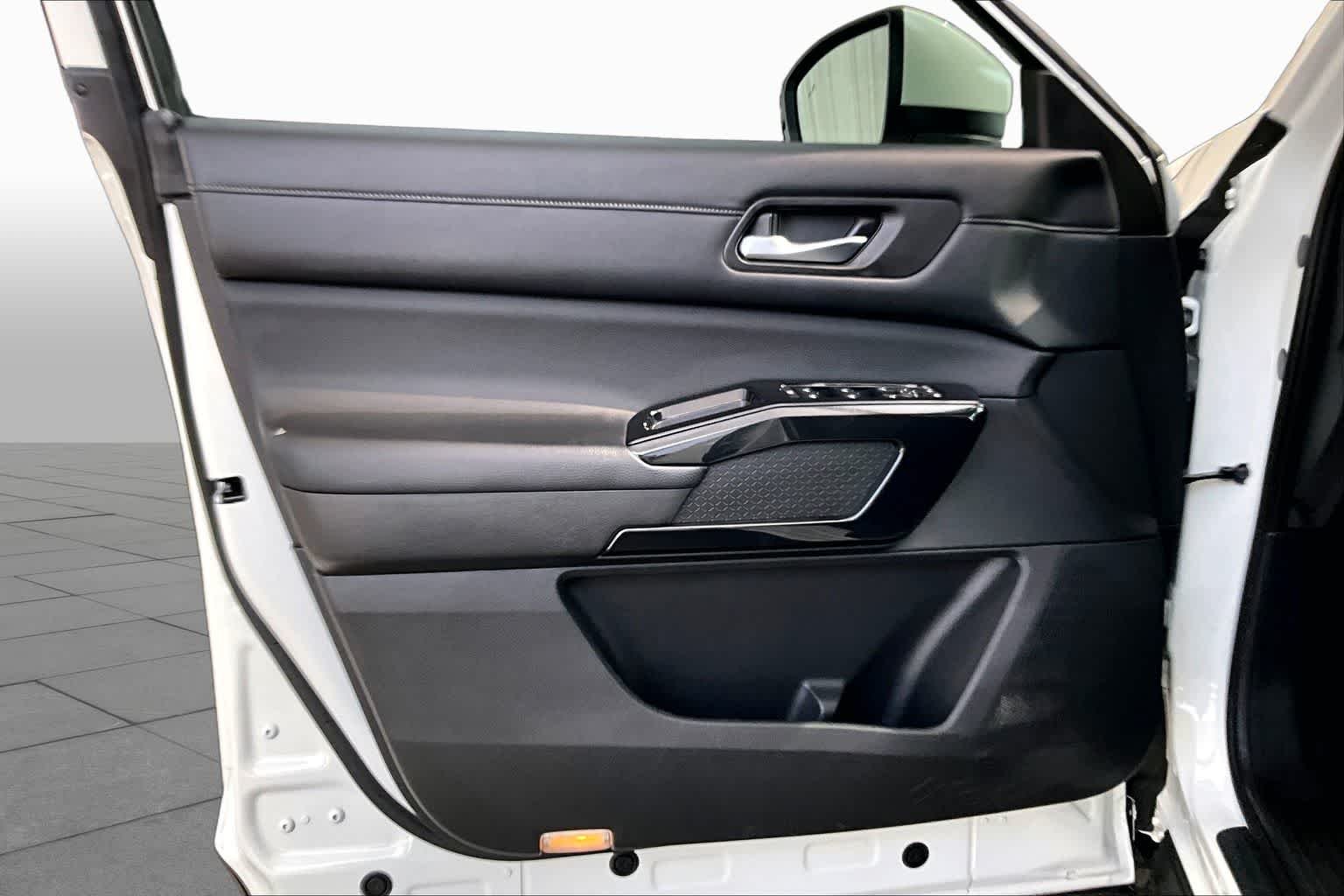 Used 2022 Pearl White Tricoat Nissan SV image 21