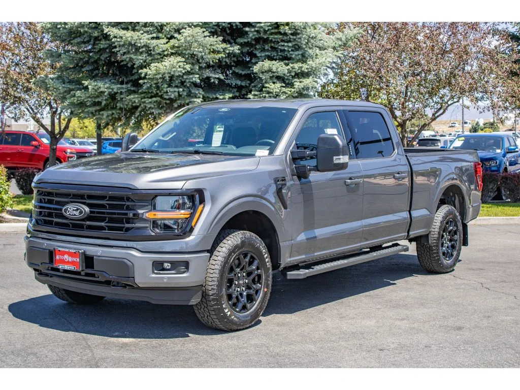New 2026 CARBONIZED GRAY METALLIC Ford XLT image 4