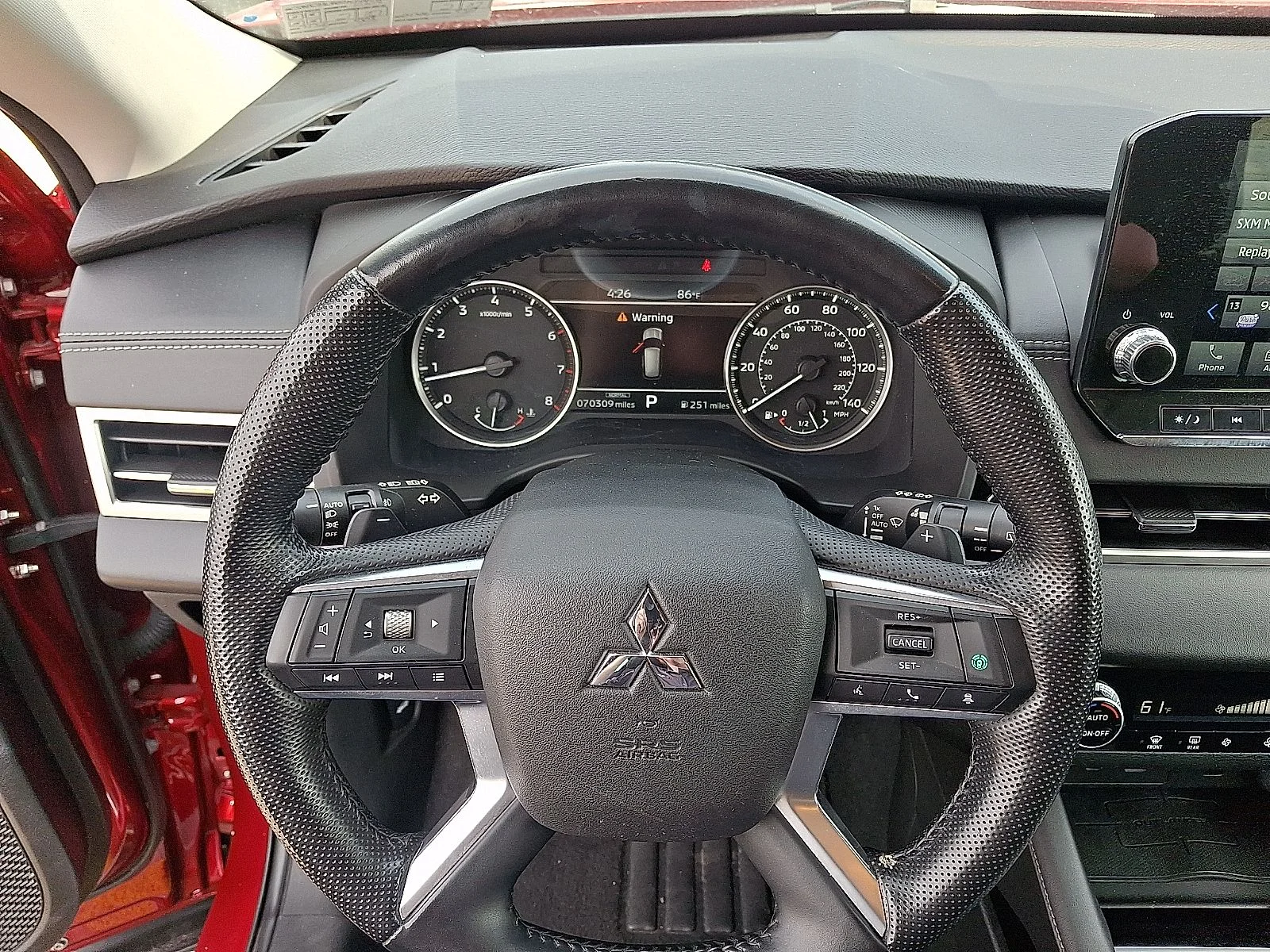 Used 2022  Mitsubishi SE image 19