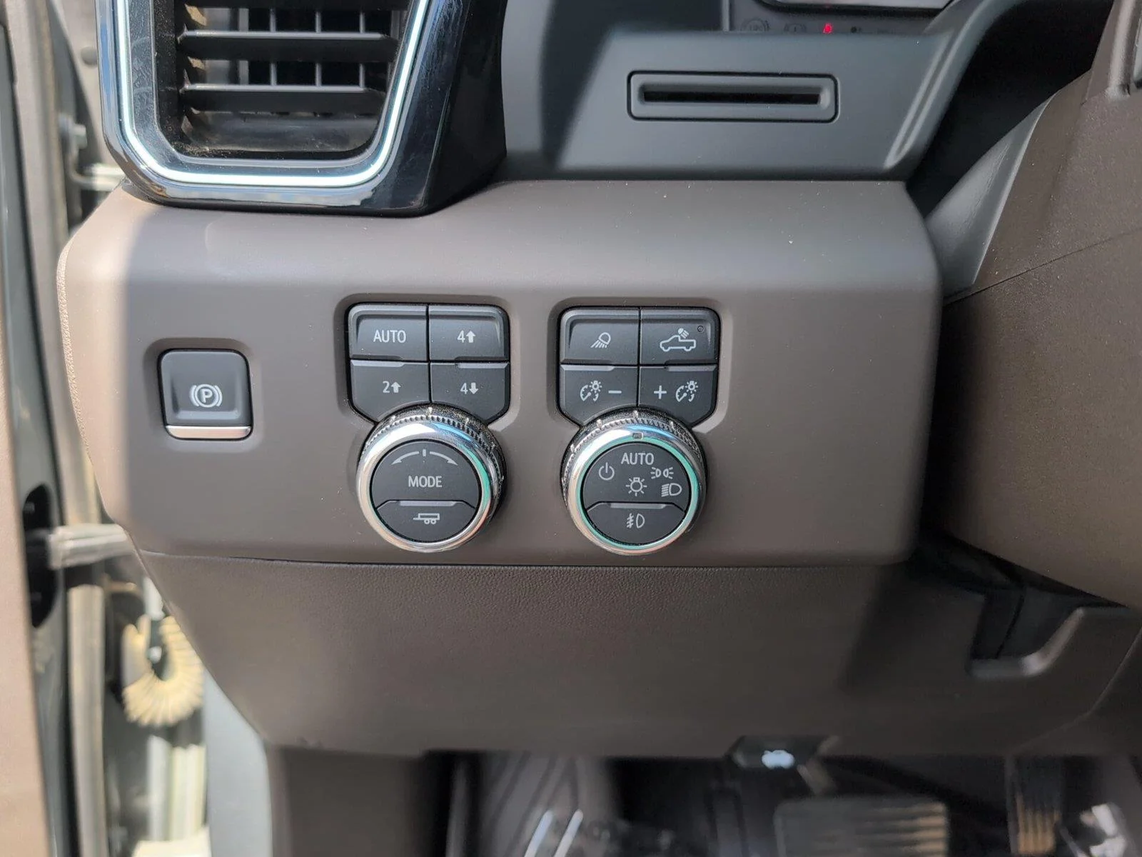 Used 2025 Sterling Metallic GMC Denali image 28