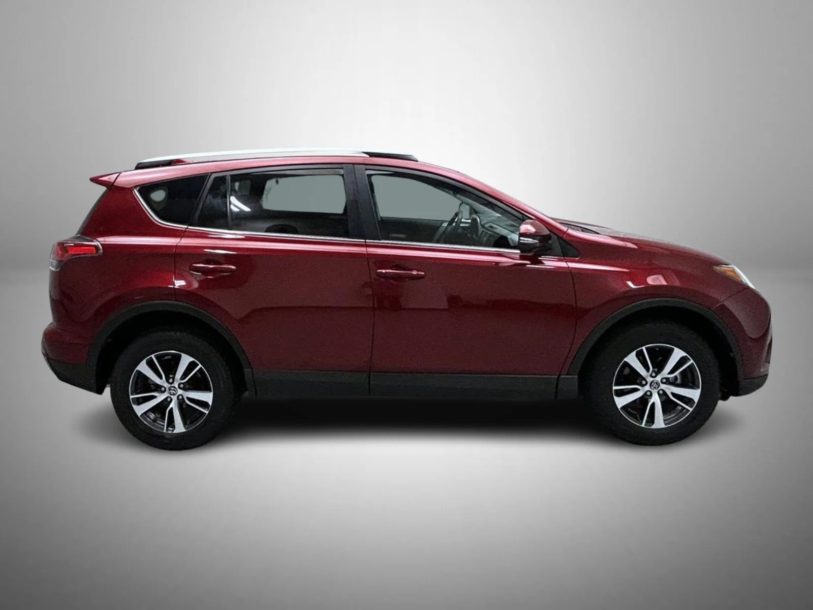 Used 2018 Red Toyota XLE image 4