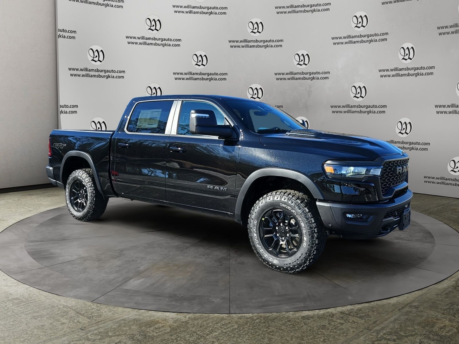 New 2026 Diamond Black Crystal Pearl-Coat Exterior Paint RAM Rebel image 7