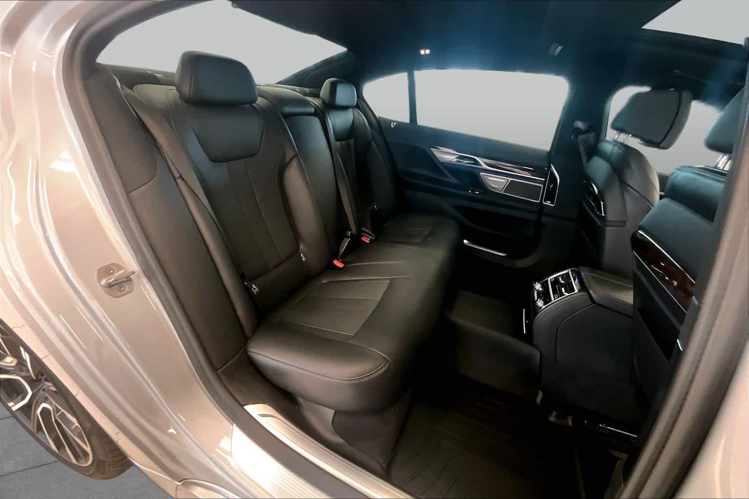 Used 2020 Glacier Silver Metallic BMW 750i xDrive image 18
