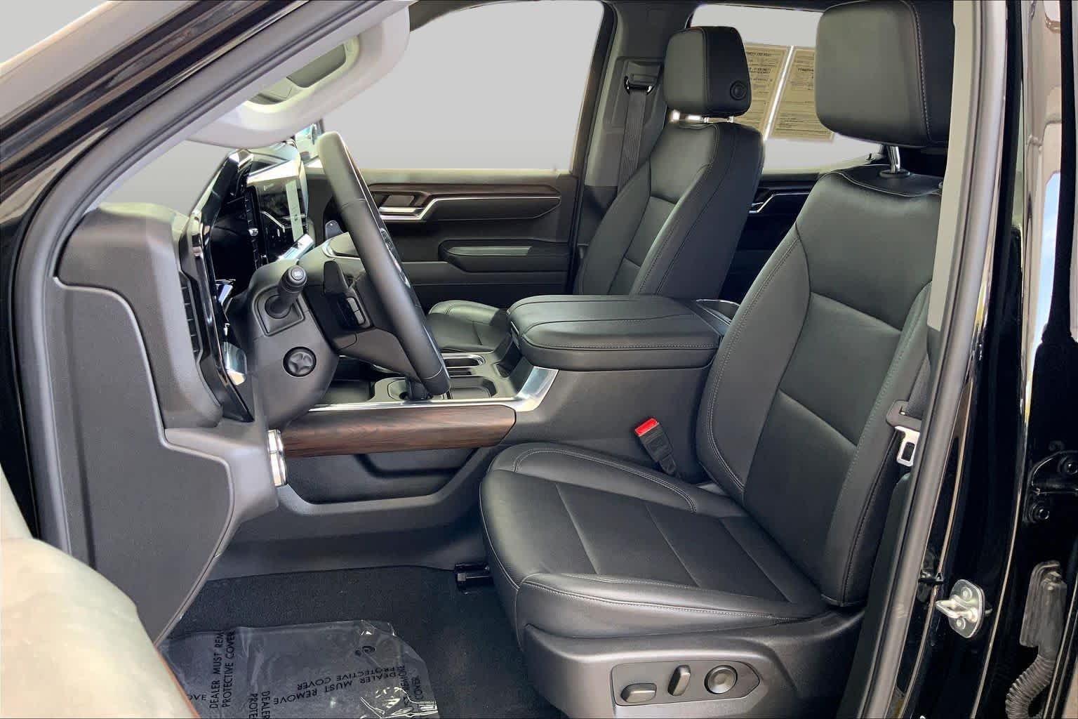 Used 2025 Onyx Black GMC SLT image 8