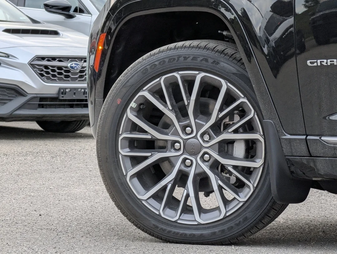New 2026 Black Jeep Summit - - 4x4 - Dual- Pane Panoramic Sunroof - Trailer Tow Pkg - Palermo Leather & More! image 9