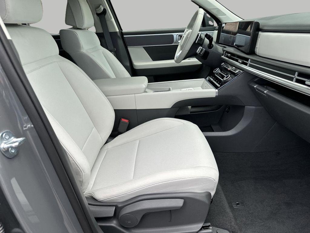 New 2026 Hampton Gray Hyundai SE FWD image 25