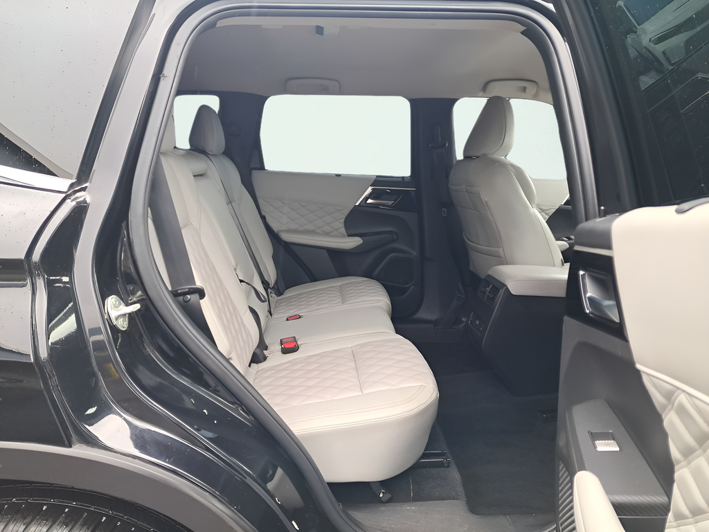 2023 Mitsubishi Outlander SEL - Photo 14