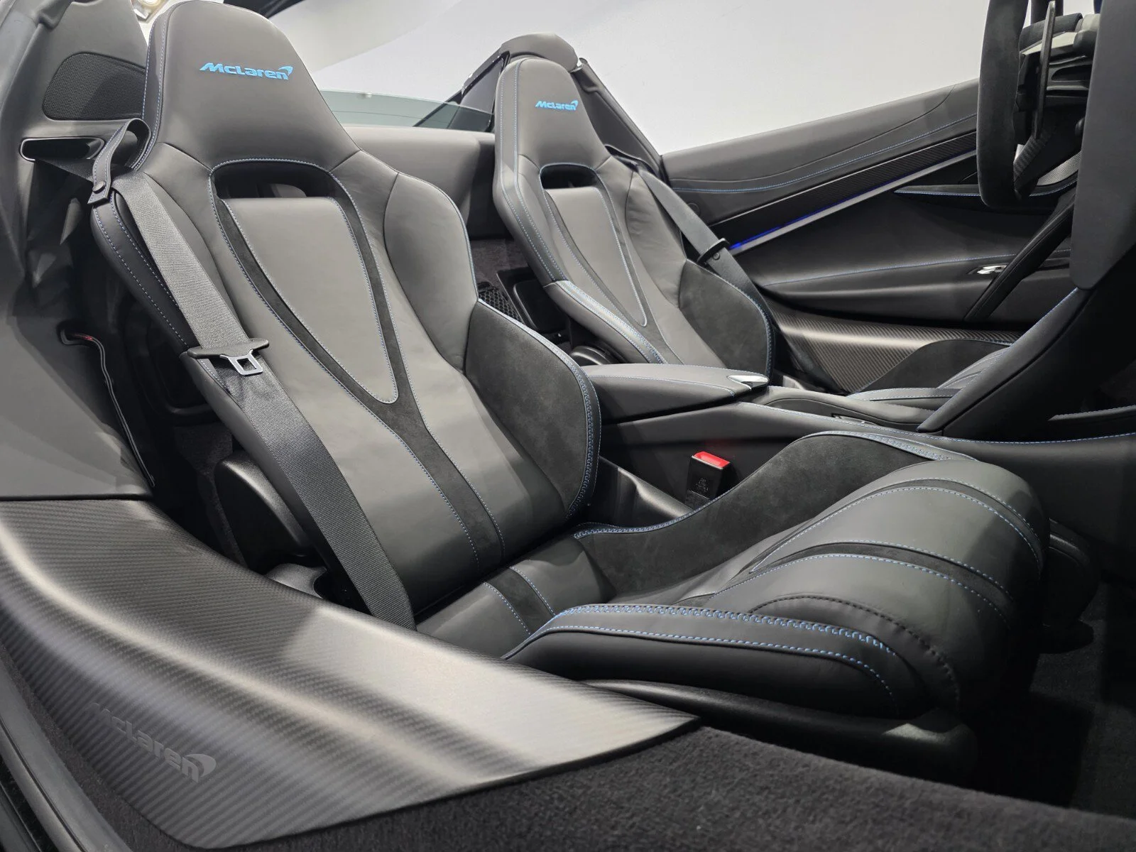 Used 2024 MSO Mexico Blue McLaren Spider image 28