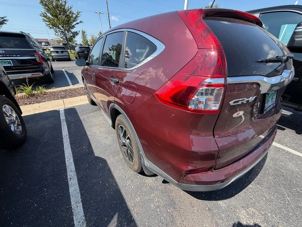 Used 2016 Red Honda SE image 7