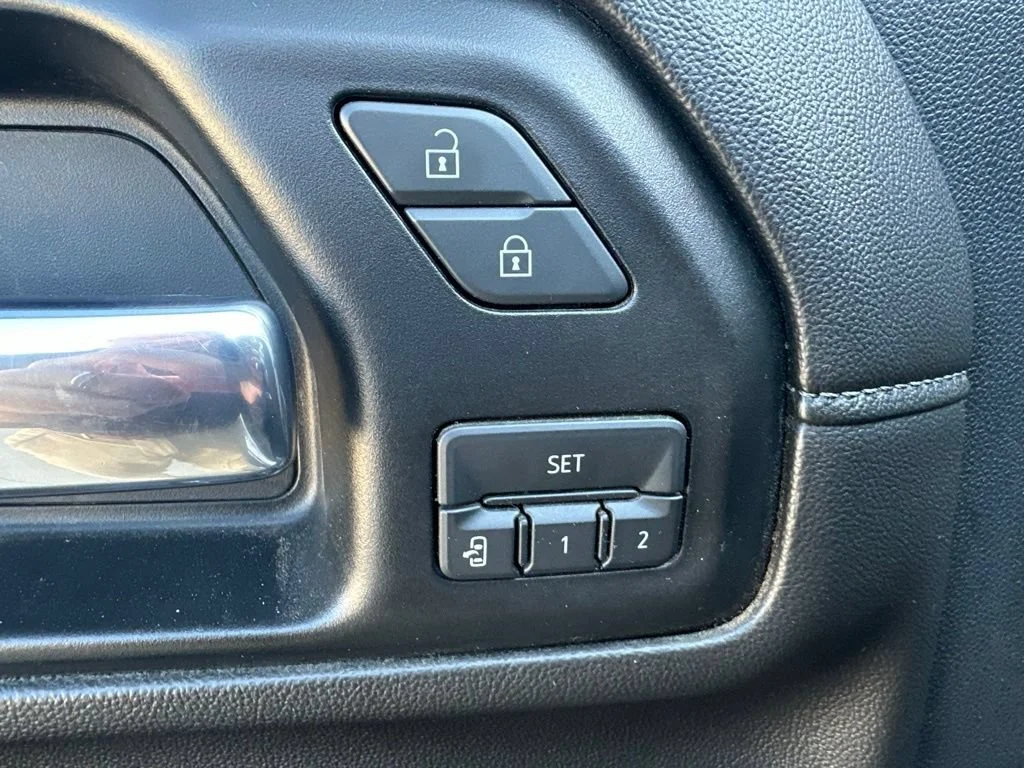 Used 2020 QUICKSILVER METALLIC GMC Denali image 11