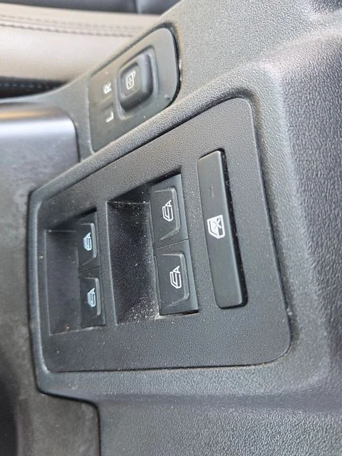 Used 2022 Orange Ford Wildtrak image 24