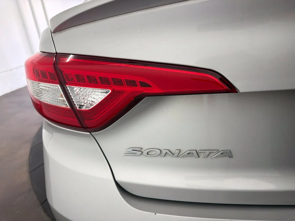 Used 2015 Silver Hyundai Limited image 12