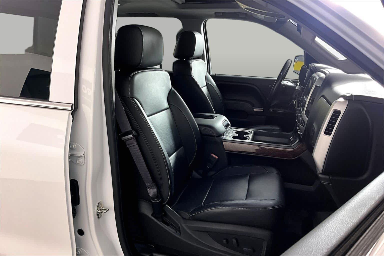 Used 2017 White Frost Tricoat GMC SLT image 9
