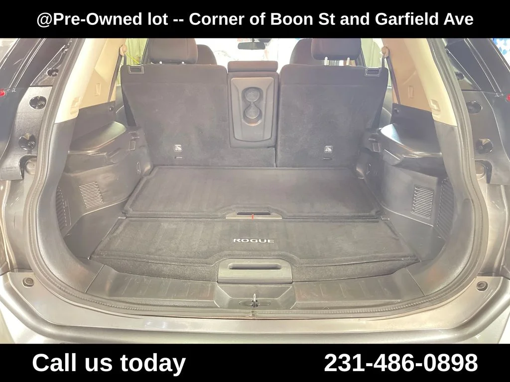 Used 2020 Gray Nissan S image 27