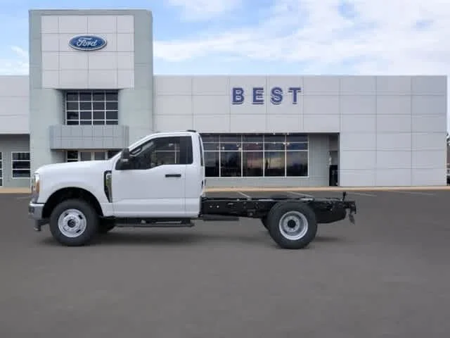 New 2026 Oxford White Ford XL image 4