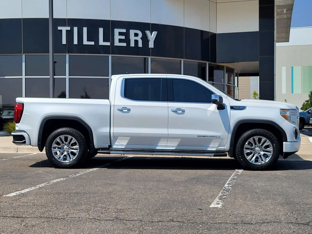 Used 2021 WHITE FROST TRICOAT GMC Denali image 1