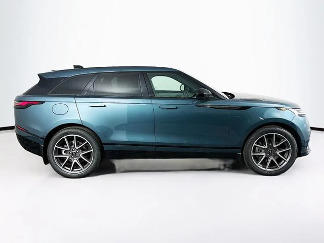 New 2026 Green Land Rover Dynamic SE image 4