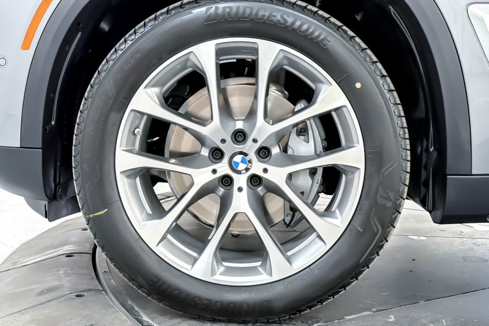 New 2026 Skyscraper Grey Metallic BMW xDrive40i image 25