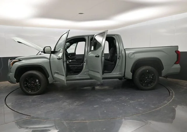 Used 2025  Toyota SR5 image 37