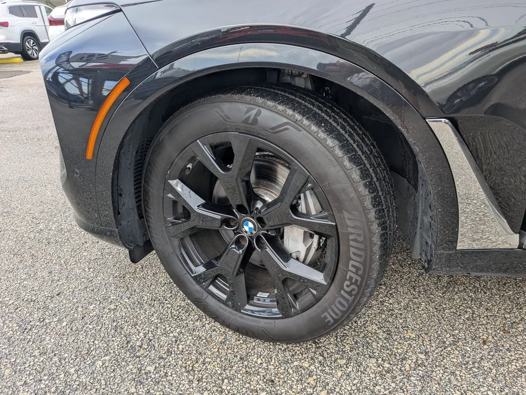 Used 2024 Black BMW xDrive40i image 33