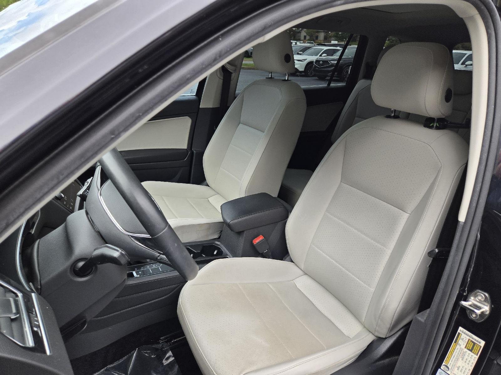 Used 2020 Deep Black Pearl Volkswagen SEL image 11