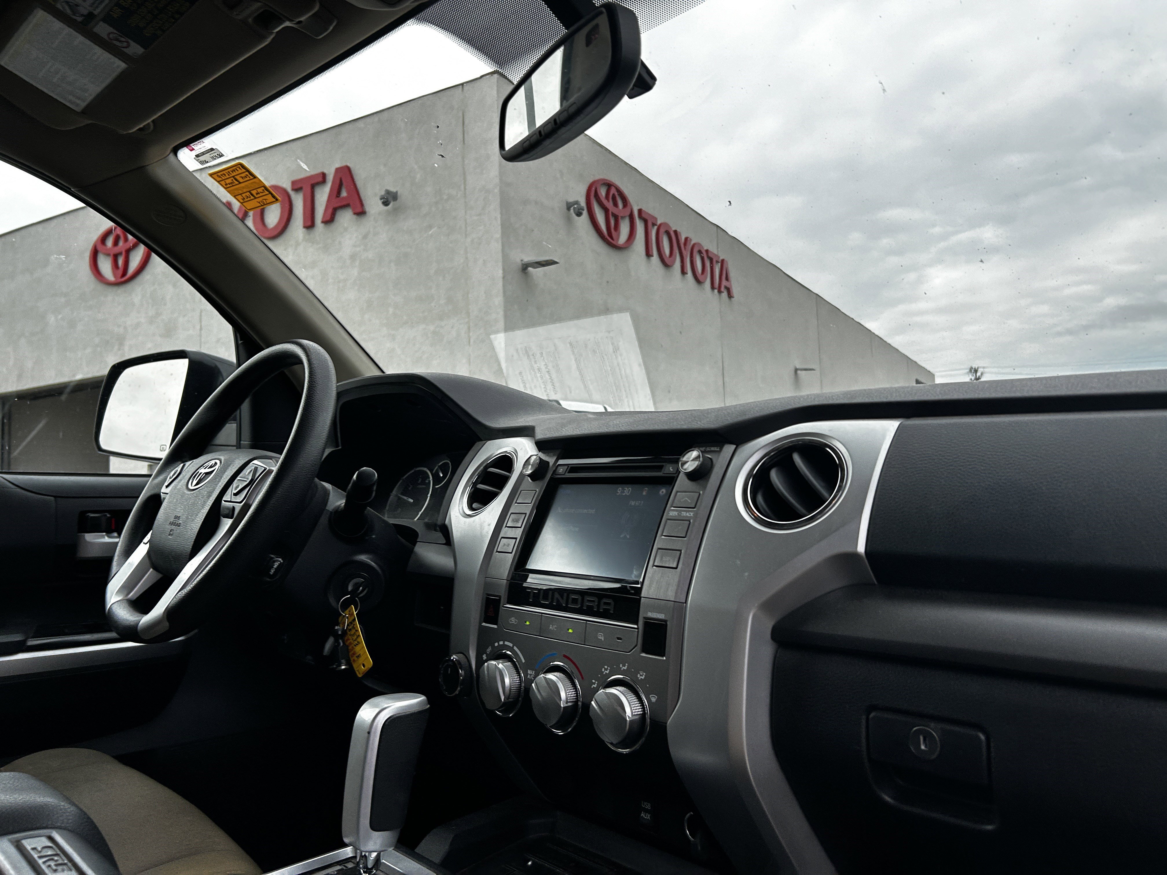 Used 2015 Super White Toyota SR5 image 13