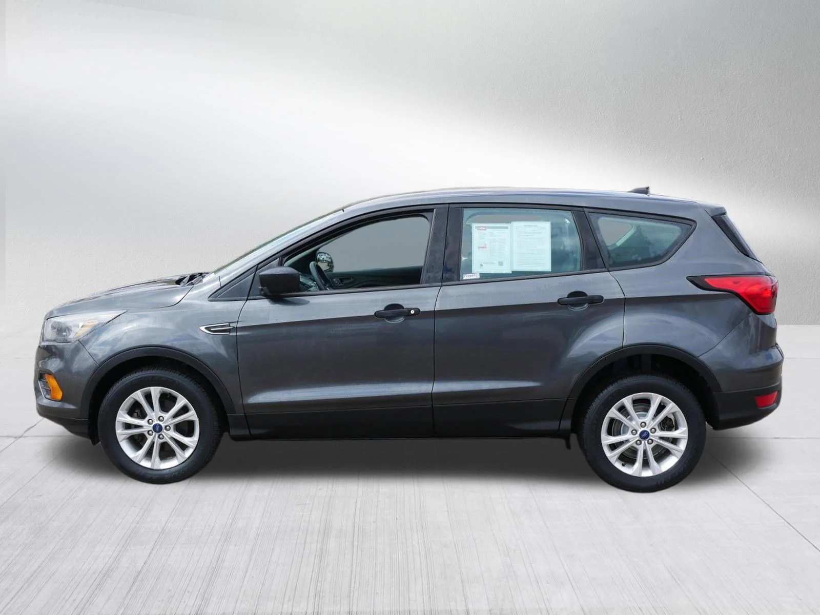 Used 2019 Magnetic Ford S image 4