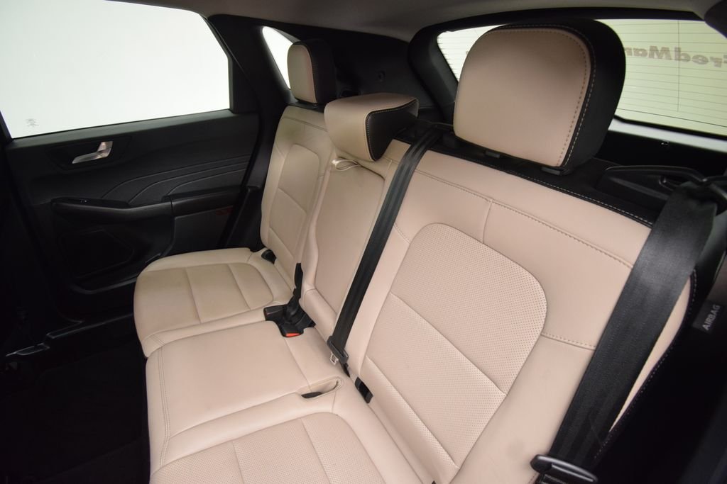 Used 2022 Black Metallic Ford SEL image 21