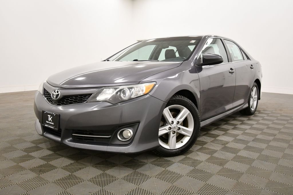 Used 2014 Toyota Camry SE with VIN 4T1BF1FK6EU742372 for sale in Rochester, Minnesota