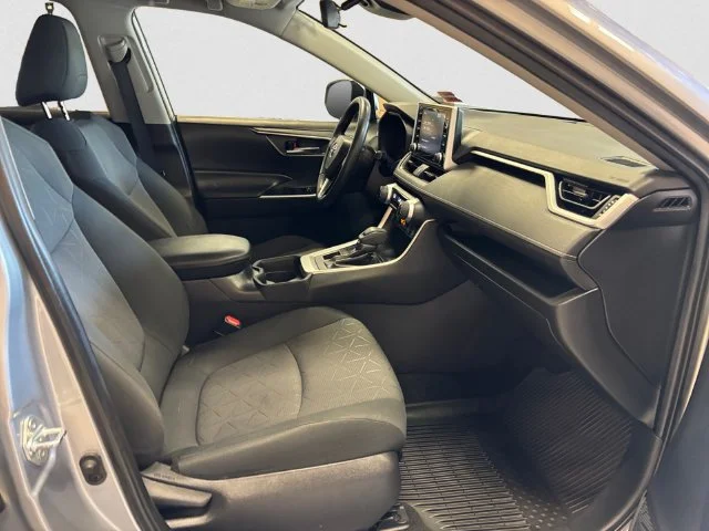 Used 2020 Silver Toyota XLE image 16