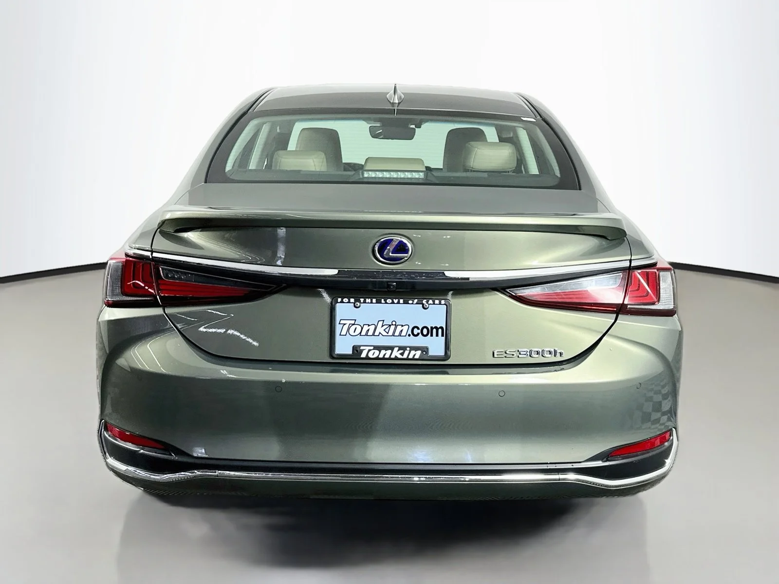 Used 2020 Green Lexus 300h image 6