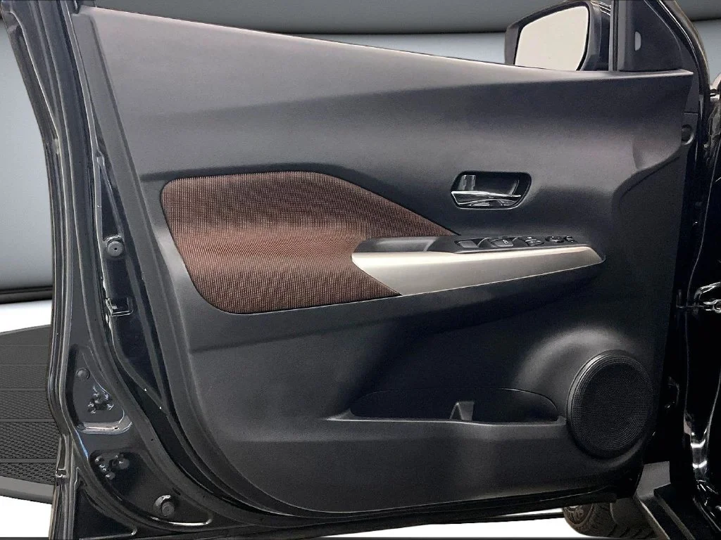 Used 2020 Black Nissan SR image 20