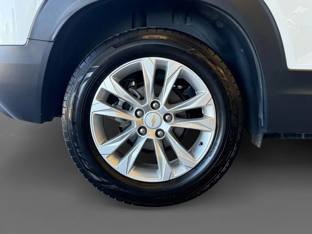 Used 2023 Summit White Chevrolet LS image 10