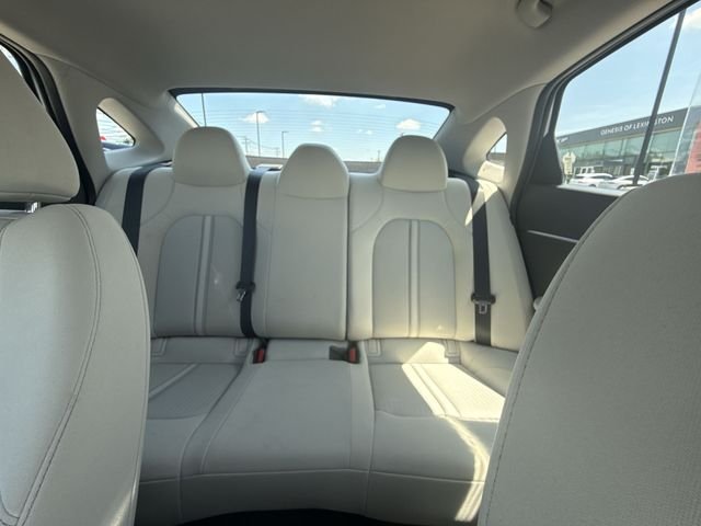 Used 2025 White Hyundai SE image 21
