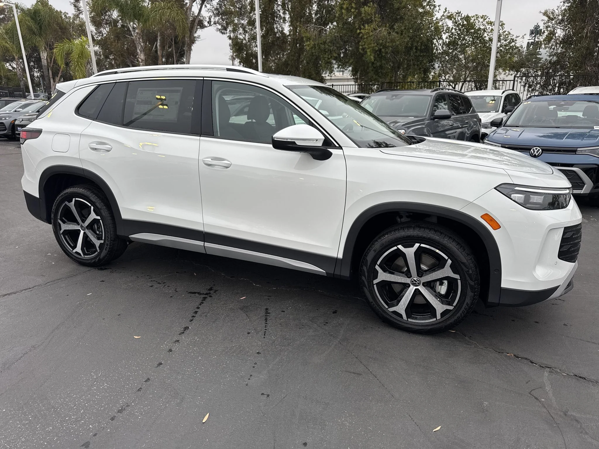 New 2026 Pure White Volkswagen SE image 2