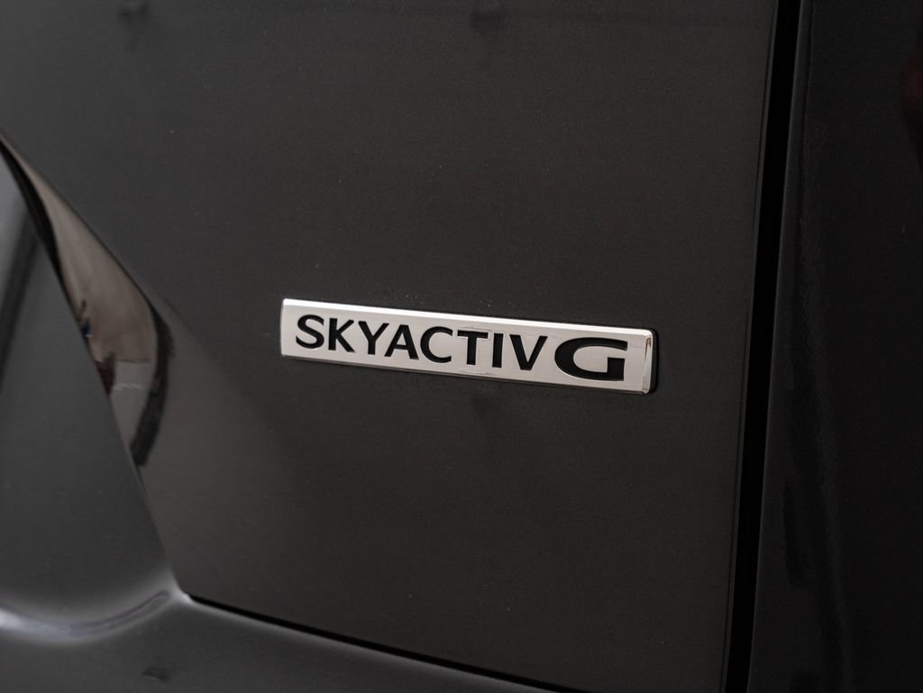 Used 2020 Machine Gray Metallic Mazda Signature image 17