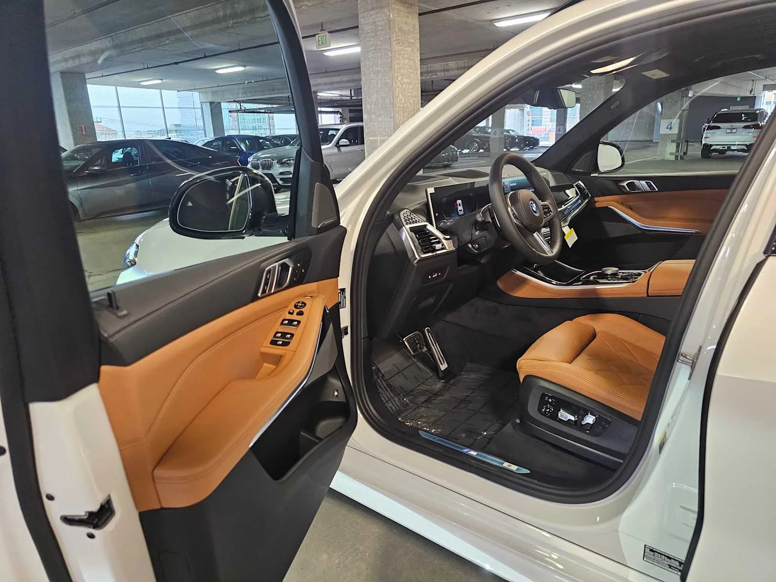New 2026 Mineral White Metallic BMW xDrive50e image 33