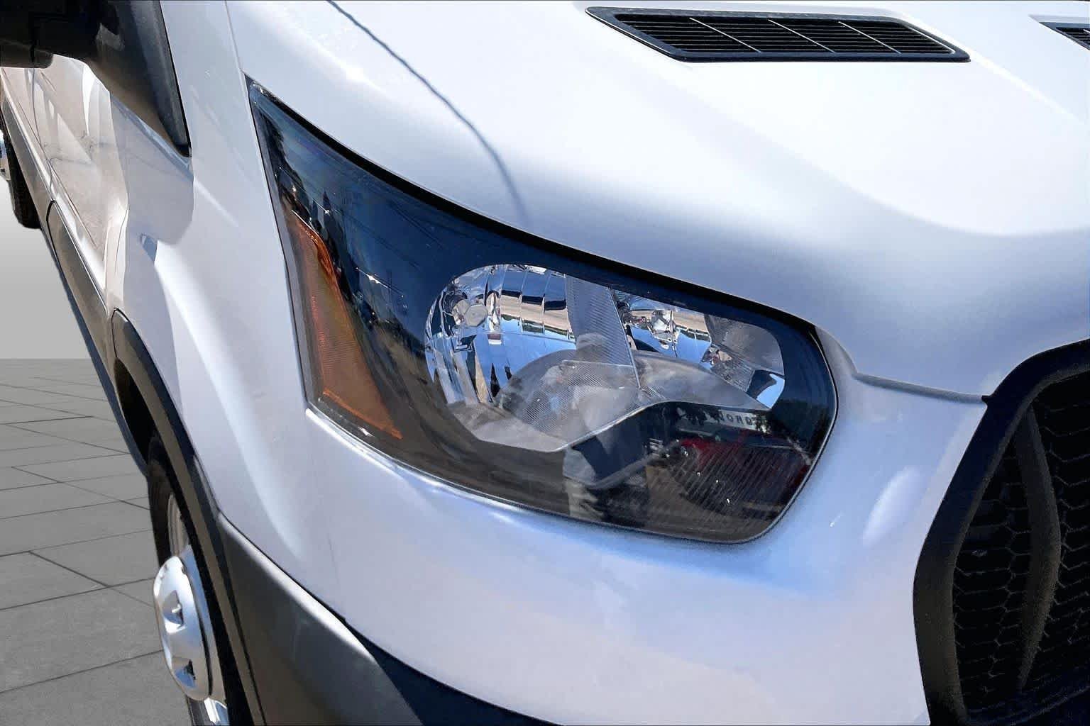 New 2026 Oxford White Ford Passenger Van XL image 13