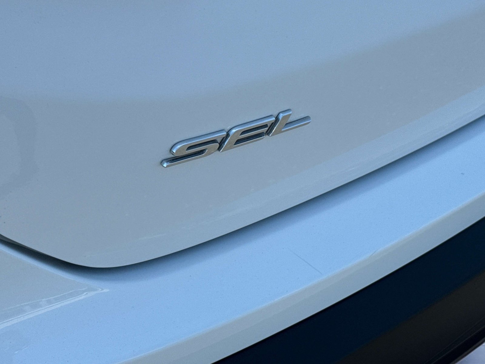 Used 2022 White Ford SEL image 10