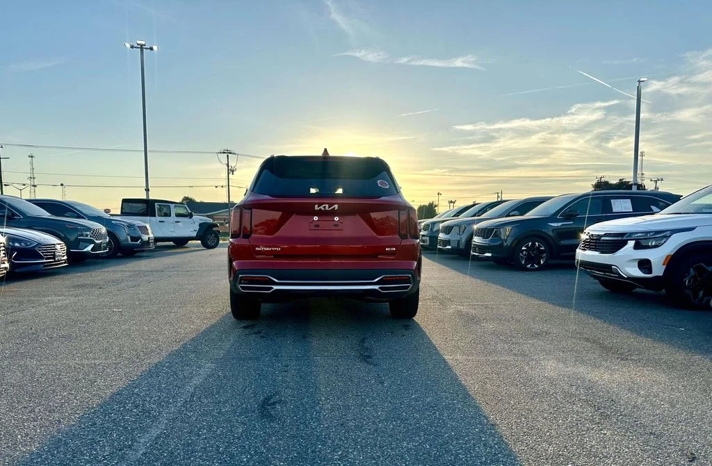 Used 2023 Red Kia EX image 5