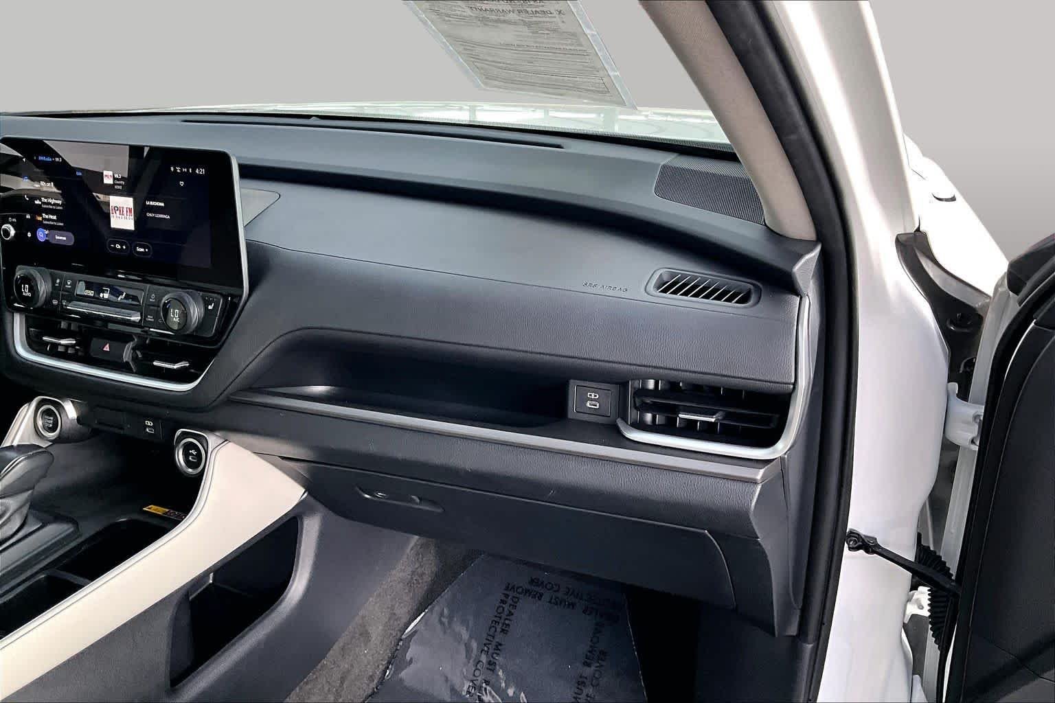 Used 2024 Wind Chill Pearl Toyota XLE image 18