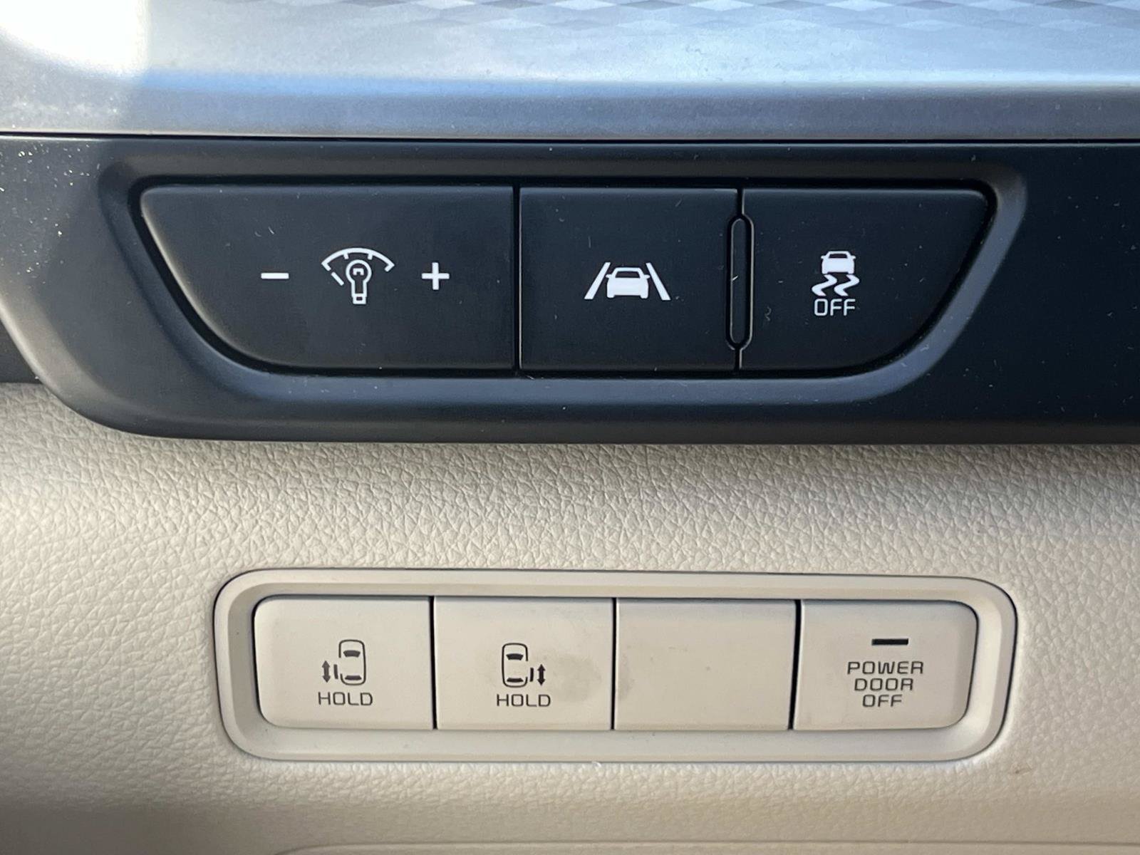 Used 2023 Snow White Pearl Kia LX image 30