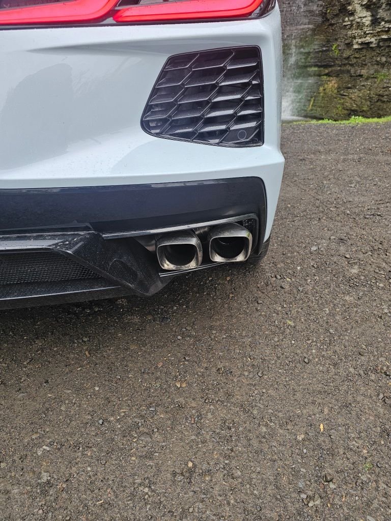 Used 2021 White Chevrolet Stingray image 15