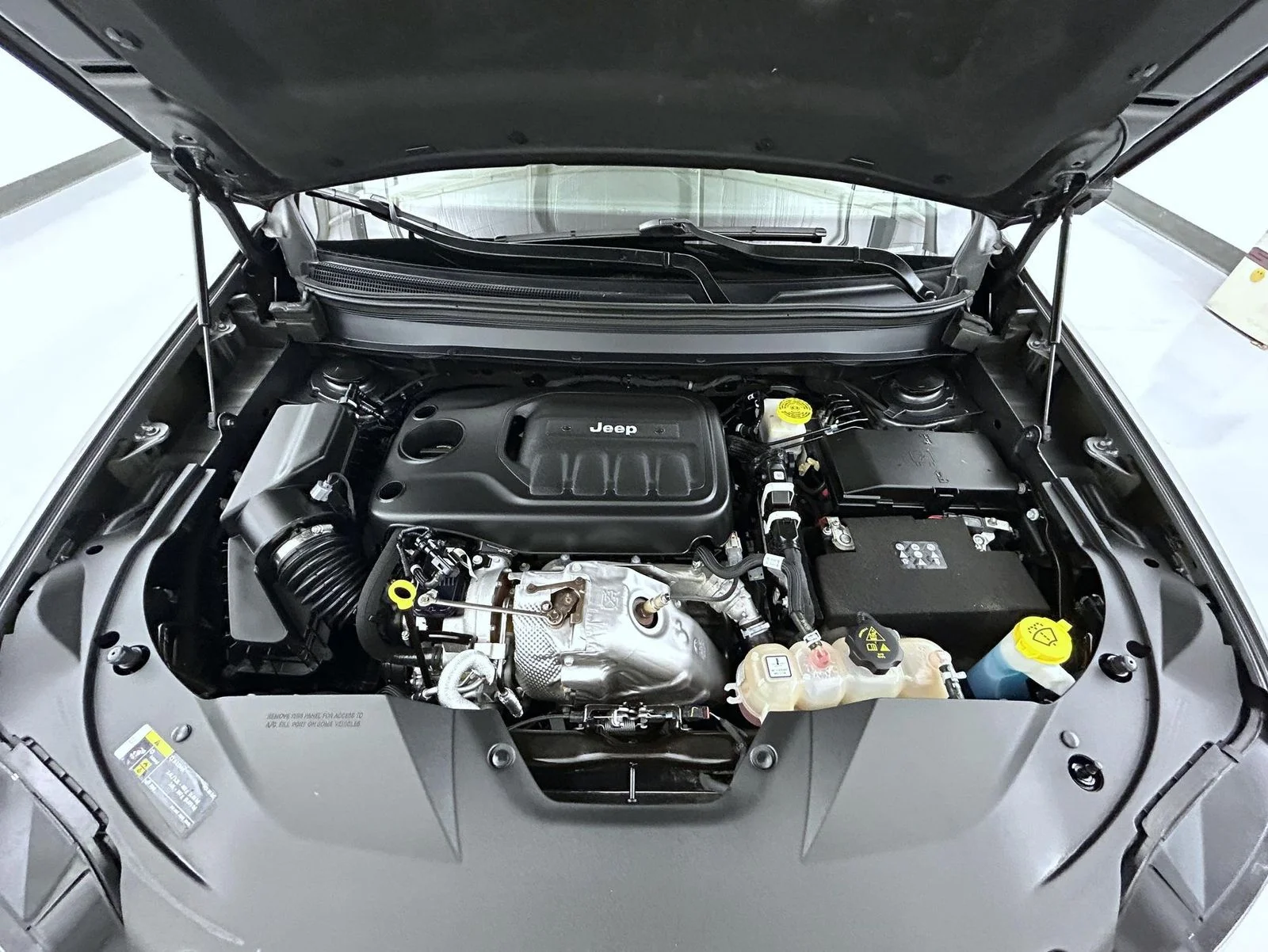Used 2022 Gray Jeep Latitude Lux image 24
