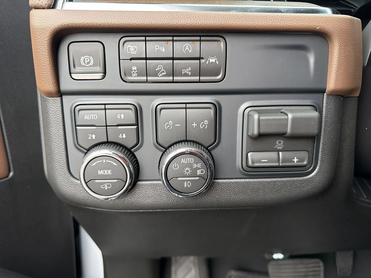 New 2026 Polar White Tricoat Chevrolet High Country image 15