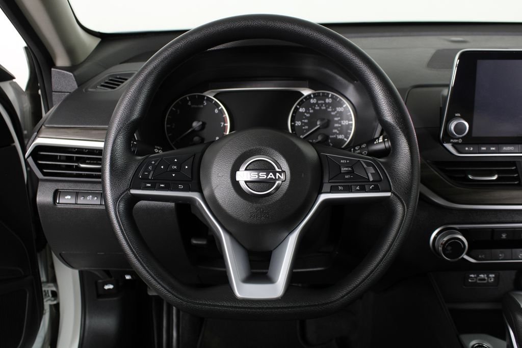 Used 2025 White Nissan 2.5 SV image 21