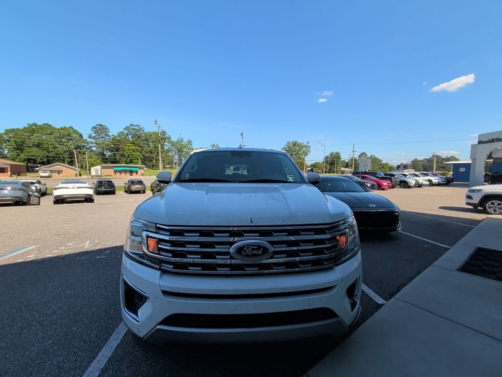 Used 2018 White Ford Limited image 2