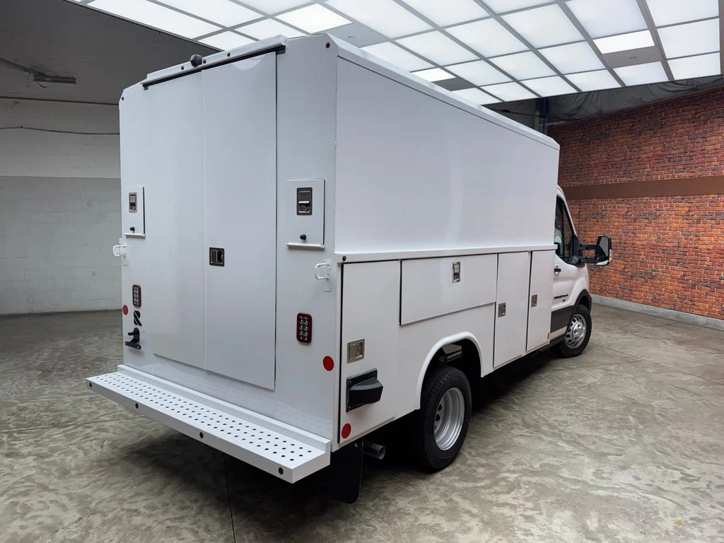 New 2026 Oxford White Ford Cutaway image 6